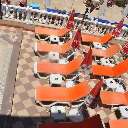 Basils アパートホテル マルマリス