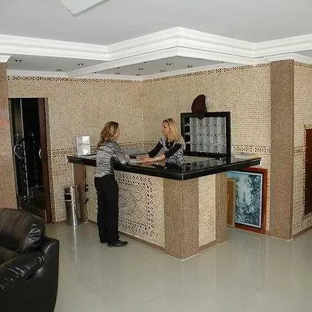 Hotel apartamentowy Basils 2*