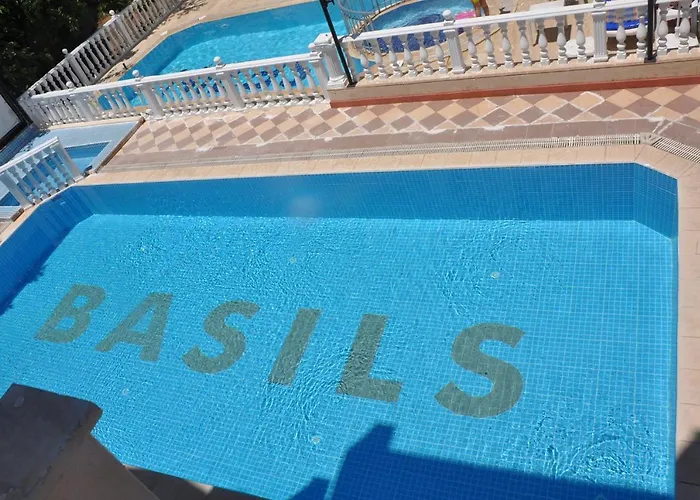 Ξενοδοχείο με διαμερίσματα Basils