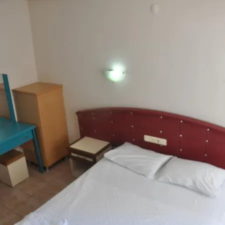 Basils Apartahotel 3*